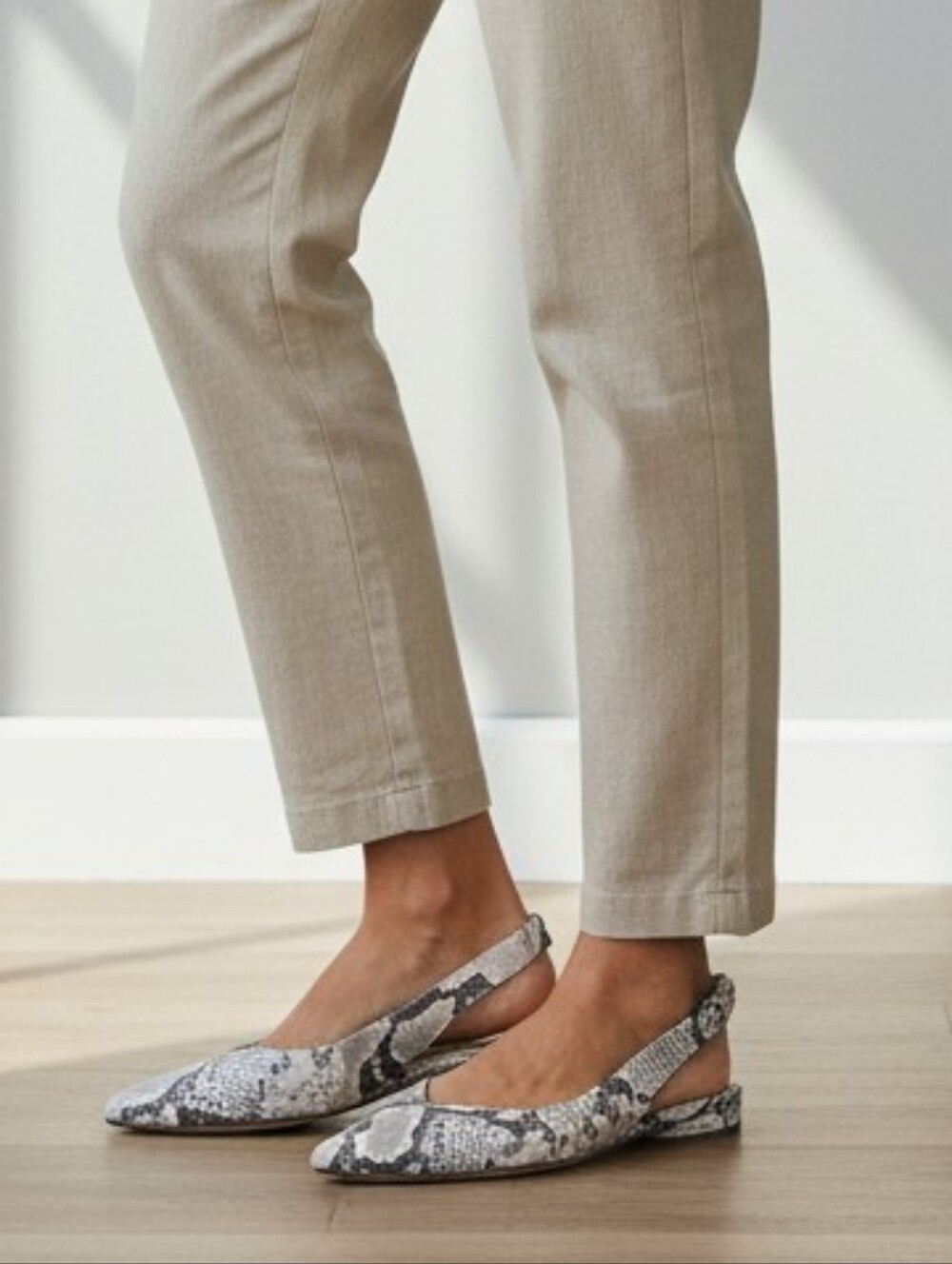Naturalizer Halo Slingback Leather Croco Flats Sz  8.5 Gray Silver White SH423